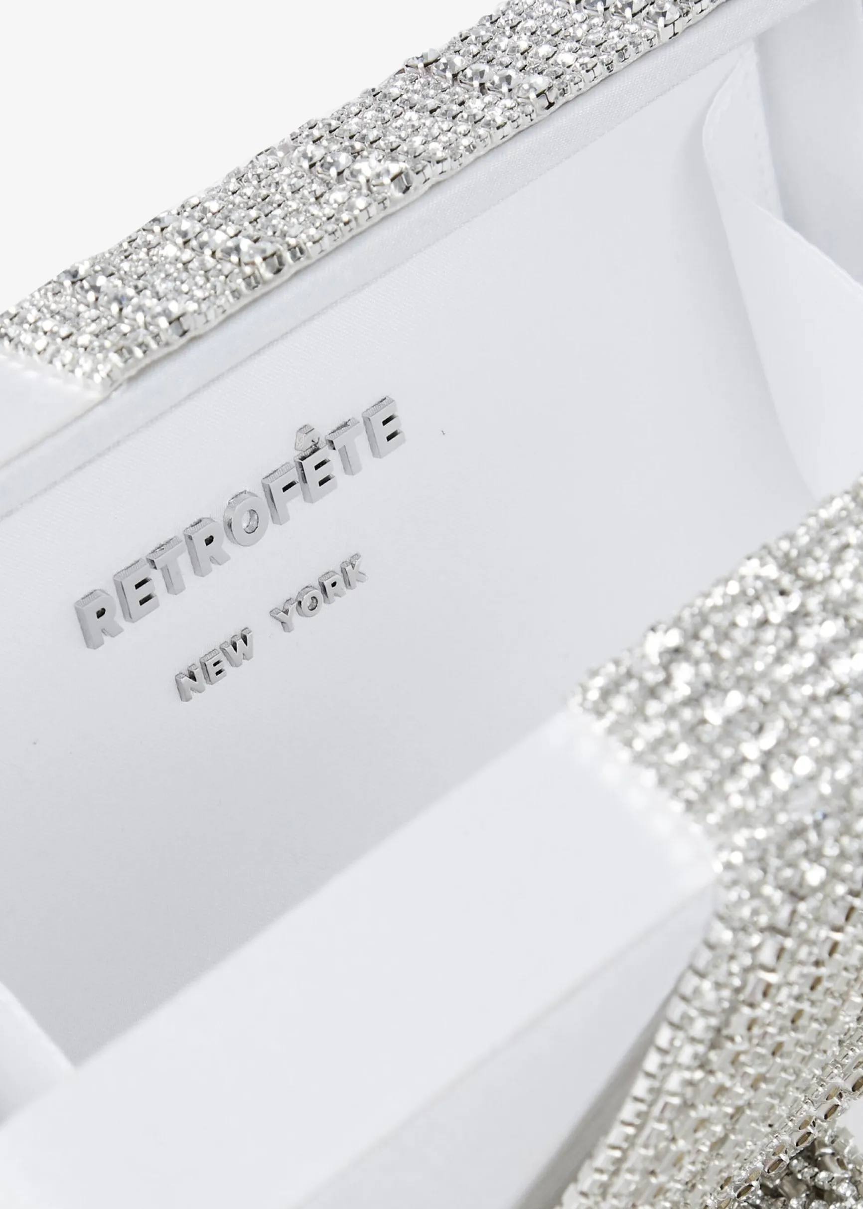 adley_crystal_bag_2-7.webp Resort '24*Retrofete Adley Crystal Bag White