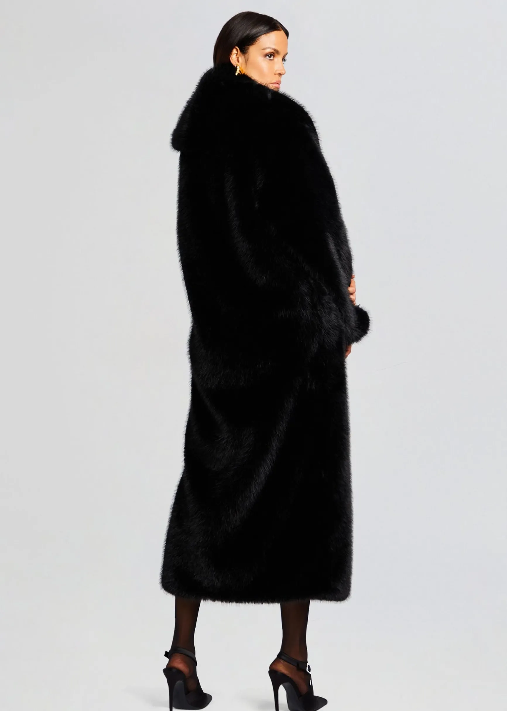 averie_faux_fur_coat_3-9.webp RETROFÊTE*Retrofete Averie Faux Fur Coat Black
