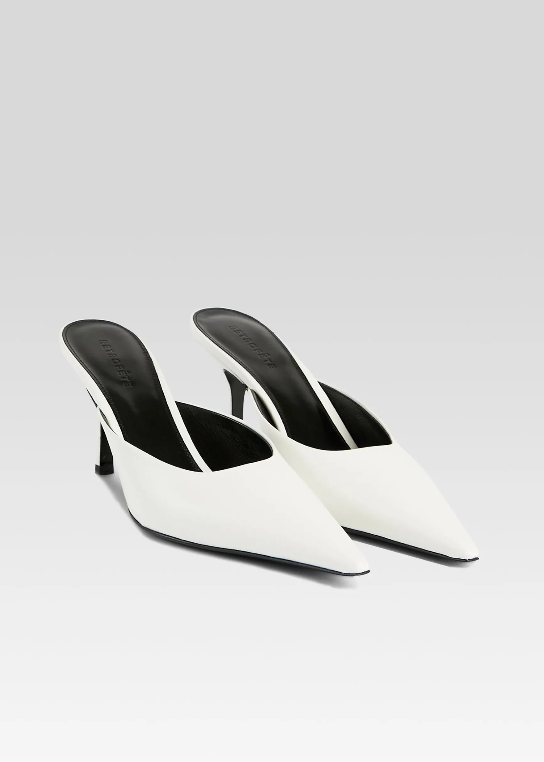 daphne_mule_1-2.webp Day to Night*Retrofete Daphne Mule White