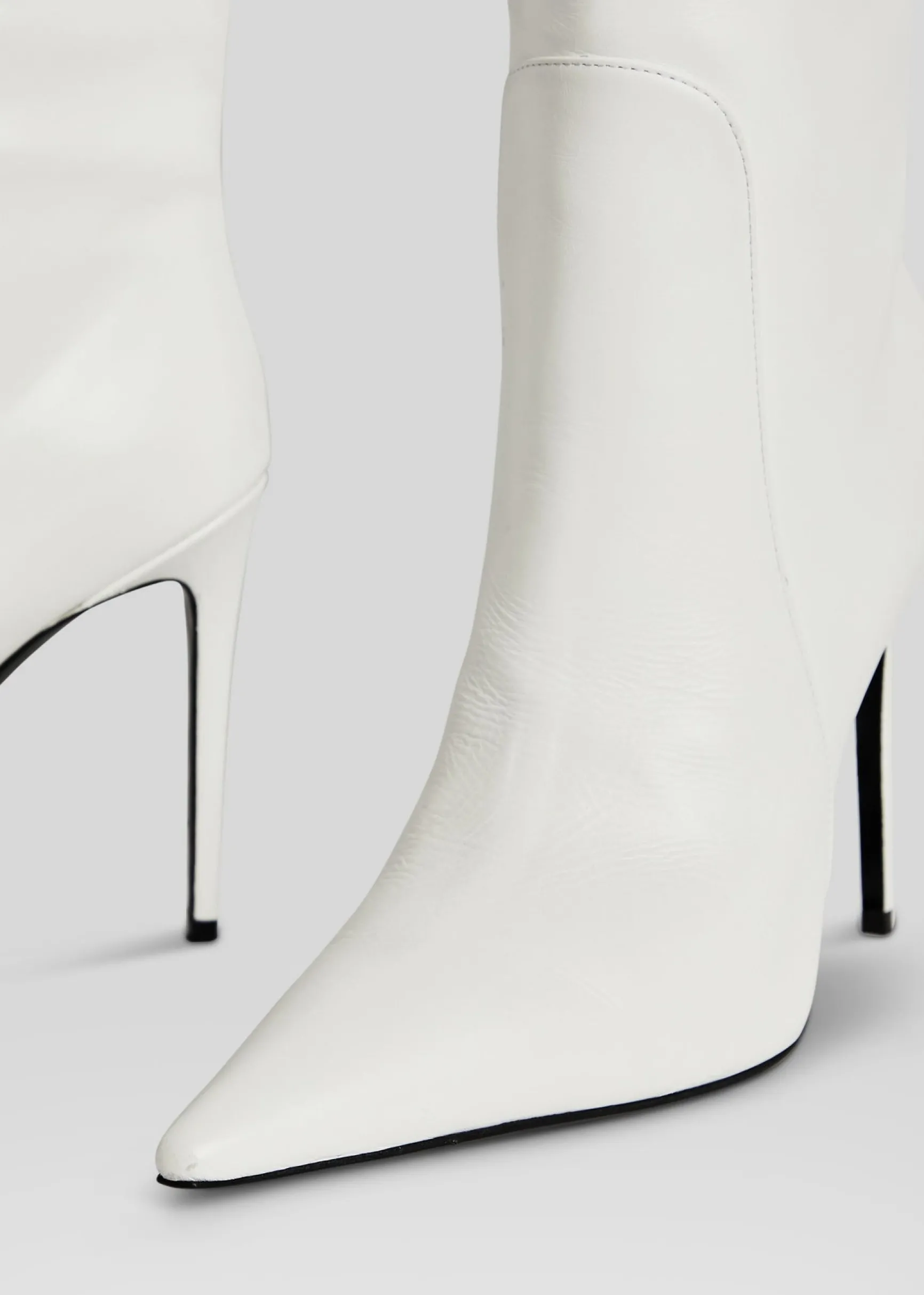 frida_boot_3-3.webp RETROFÊTE*Retrofete Frida Boot White