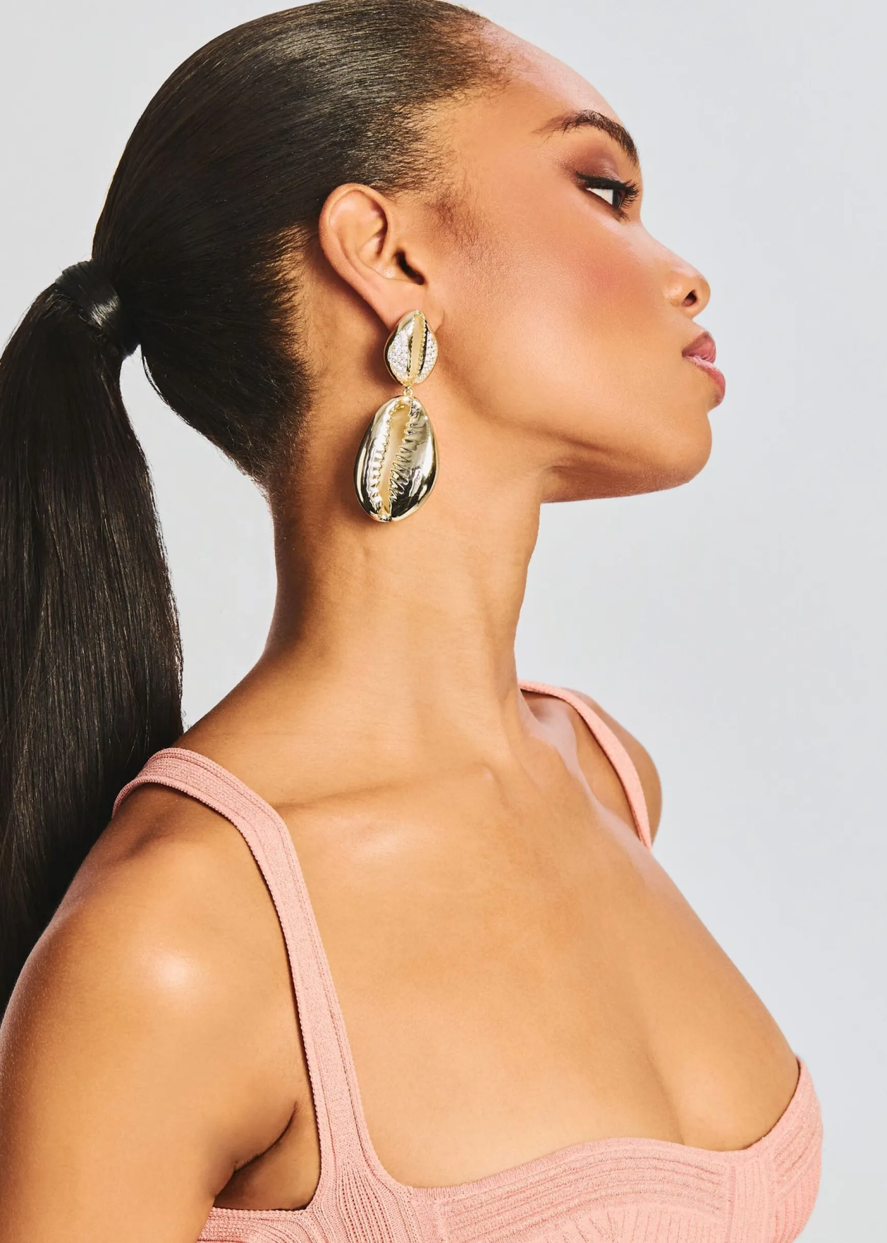 vida_shell_earrings_1-1.webp Guest Of*Retrofete Vida Shell Earrings Gold